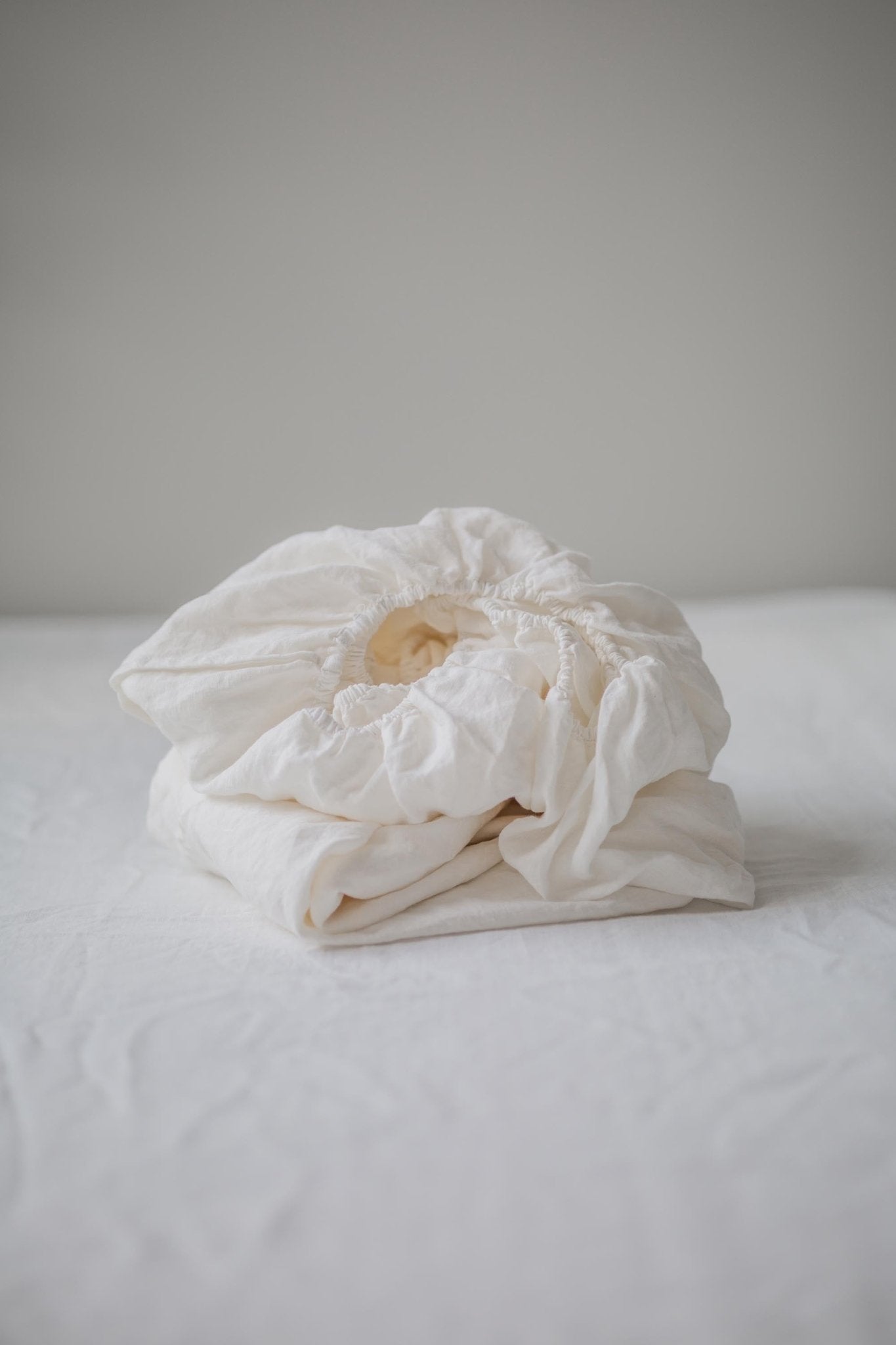Linen fitted sheet in White - Her Linen