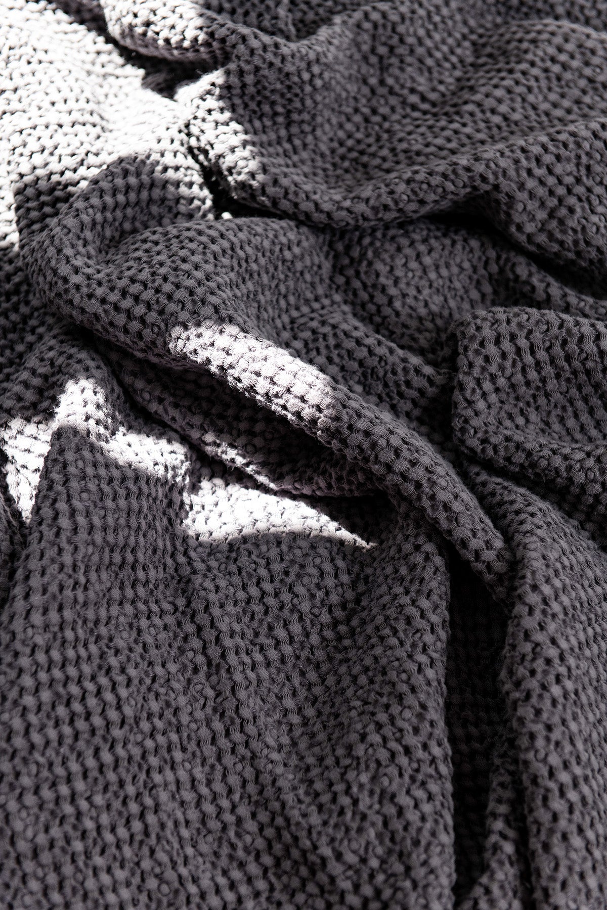 Linen waffle blanket in Charcoal - Her Linen